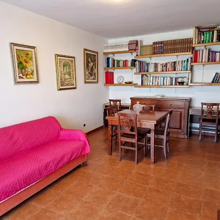 Domus Divi - Eur Torrino Apartment *